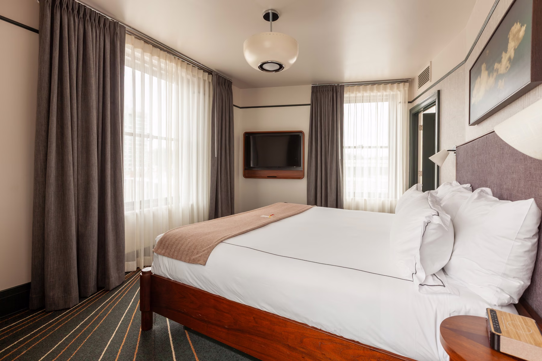 The Flat Iron Hotel — photograph 4